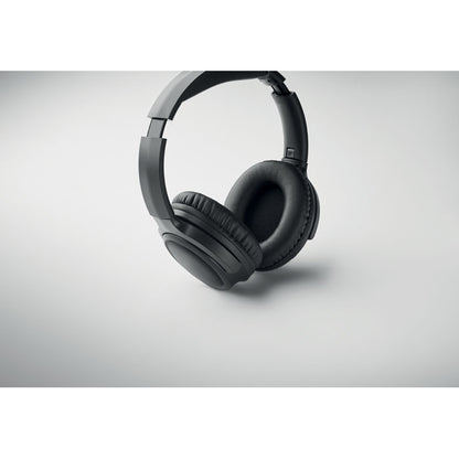 Vista superior de auriculares externos tipo cascos con diadema sobre fondo gris
