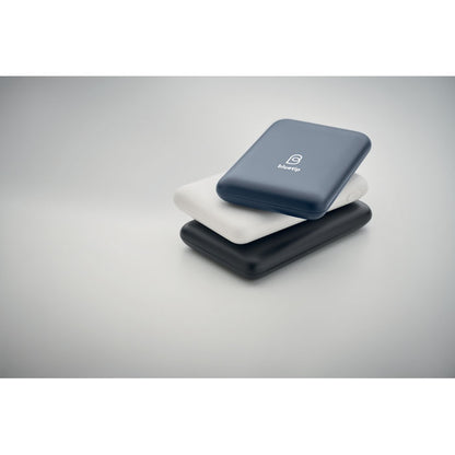 Power bank negra, blanca y azul marino en forma de torre sobre fondo gris