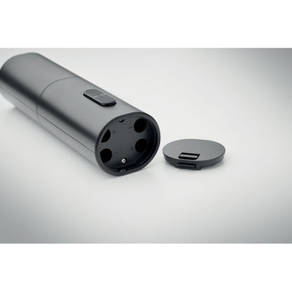 Detalle de compartimento para 4 pilas