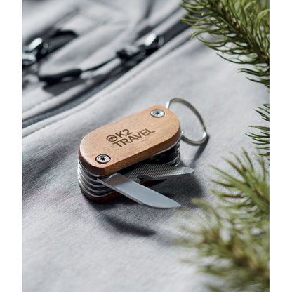 Llavero de madera personalizado con logotipo y accesorio navaja y abrelatas