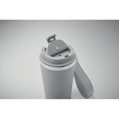 Detalle de tapadera antifugas de vaso de acero gris