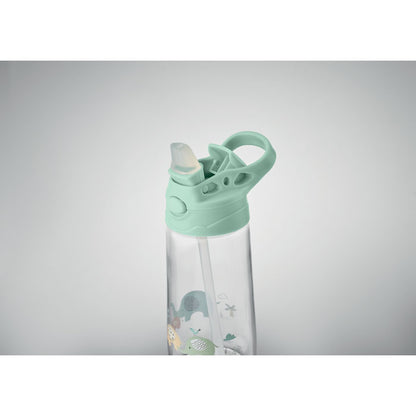 Vista de tapón verde de botella de niños