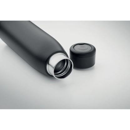 Detalle de asa de botella negra de acero inoxidable