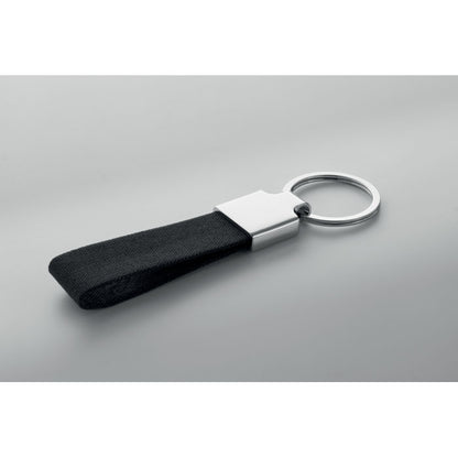 Llavero rectangular de Pu negro y metal