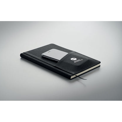 Libreta negra con bolsillo en la portada para teléfono móvil