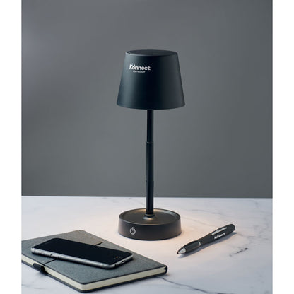 Lámpara con cable USB desmontable para facilitar la carga y conexión.