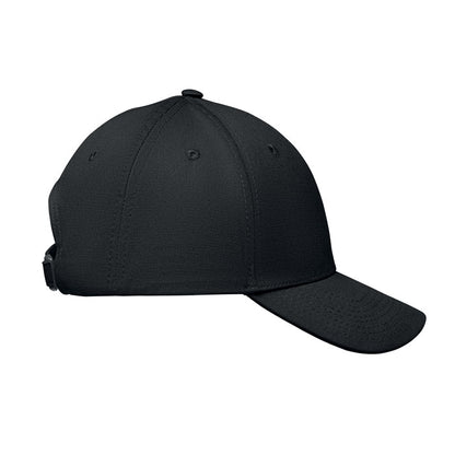 Gorra negra con visera vista de lado