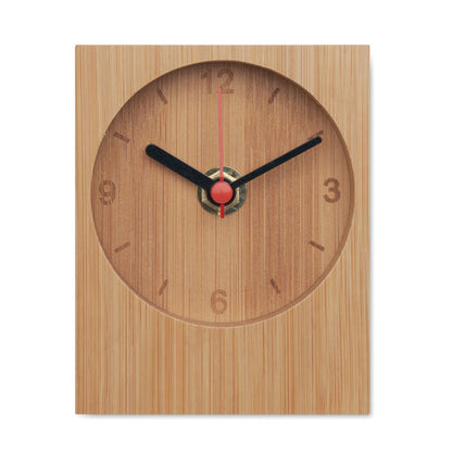 Vista frontal de reloj de mesa de madera analógico