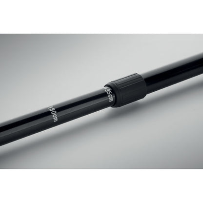 Vista lateral de bastones de marcha extendidos.