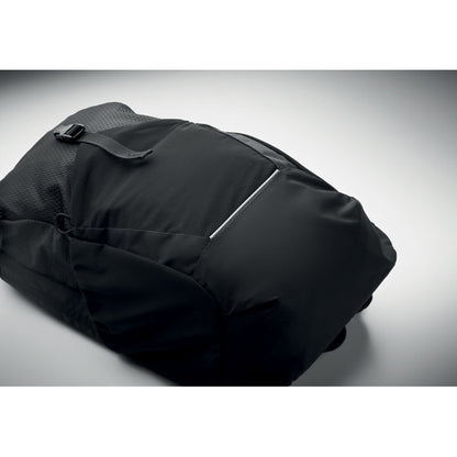 Mochila resistente al agua 18L con tirantes acolchados y compartimento frontal con cremallera.