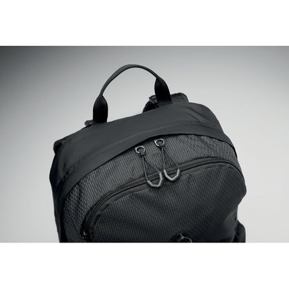 Mochila para senderismo 18L con dos bolsillos laterales y espalda ventilada para mayor confort.