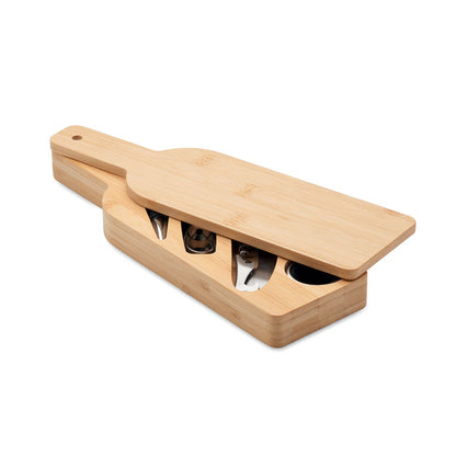 Caja de madera en forma de botella con accesorios para vino