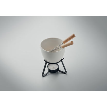 Utensilios de fondue con tenedores de metal y mango de madera.