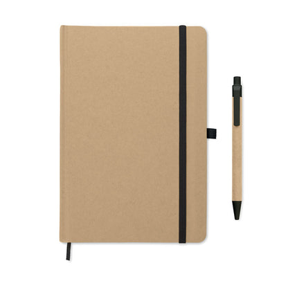 Libreta marrón con goma negra y boli a juego 