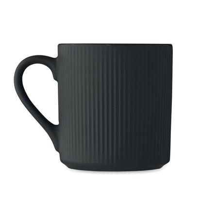 Mug de cerámica mate negra con textura de lineas verticales