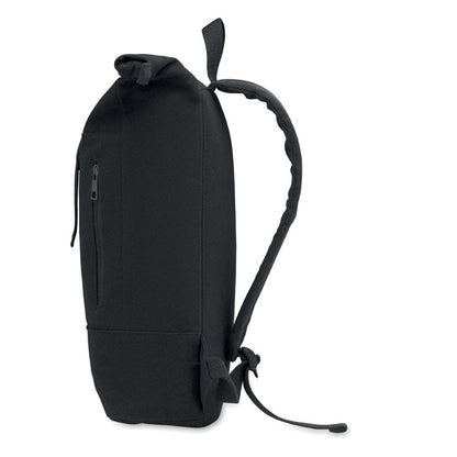 Perfil de mochila negra con cierre roll top