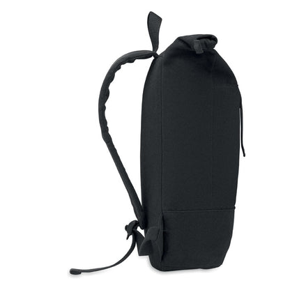 Perfil de mochila negra con cierre roll top