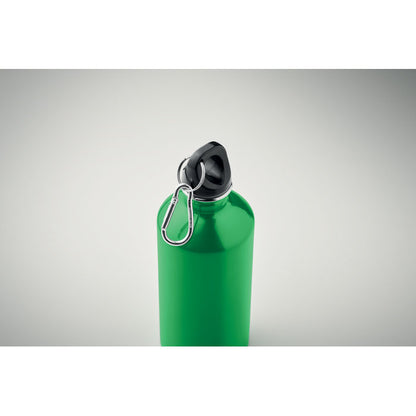 Vista superior de botella verde con mosquetón