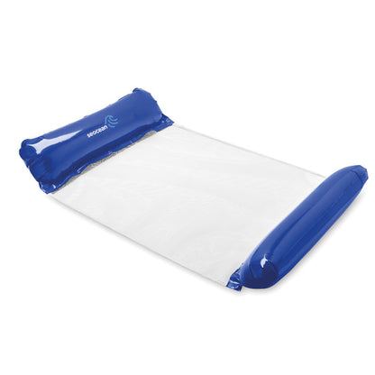 Vista superior de hamaca con almohada hinchable blanca y azul