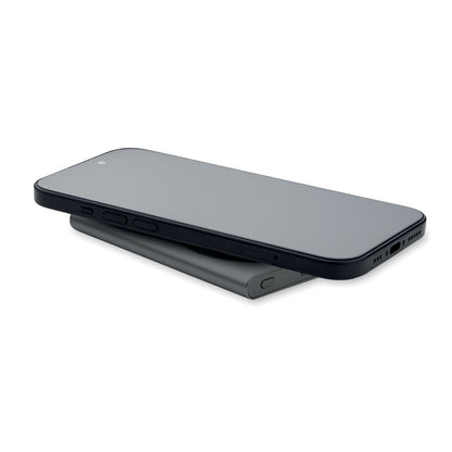 Powerbank con superficie brillante y estructura compacta
