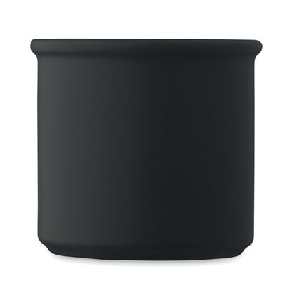 Vista frontal de mug negra de acabado mate