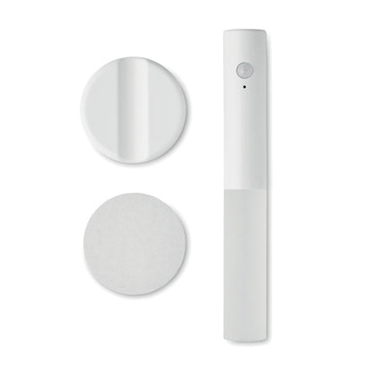 Luz blanca cilíndrica con sensor automático y carga por cable