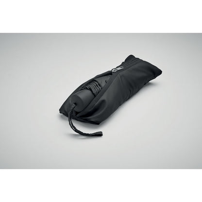 Paraguas plegable negro en funda de transporte con cremallera