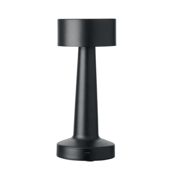 Vista frontal de una lámpara de sobremesa de hierro en color negro, con diseño moderno y base recargable.