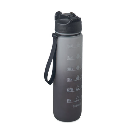 Botella de agua deportiva negra y gris con medidas