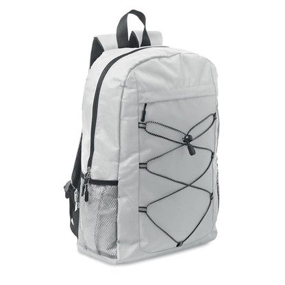 Mochila blanca de poliéster  conn cordón decorativo blanco y negro,  bolsillo frontal con cremallera y bolsillos laterales  de malla 
