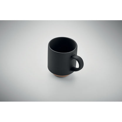 Vista superior de taza de cerámica negra