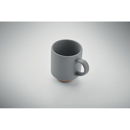 Vista superior de taza gris de cerámica