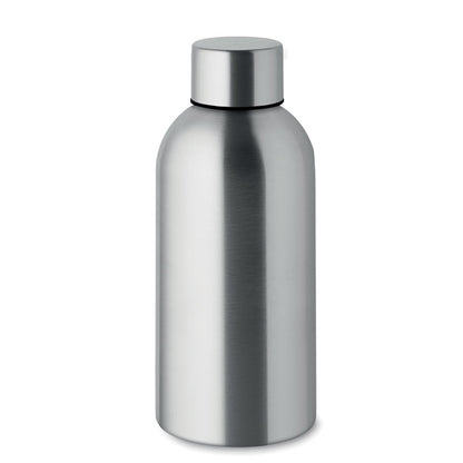 Botella de acero plateada inox. reciclado y tapón al lado
