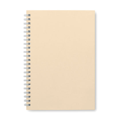 Vista frontal de portada de libreta de cartón color crema con espiral a la izquierda