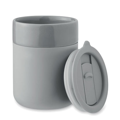 Mug de viaje de cerámica y silicona gris con tapadera de cierre deslizante