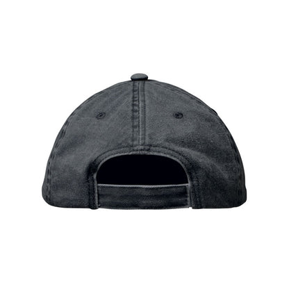 parte trasera con cierre velcro de gorra negra desgastada