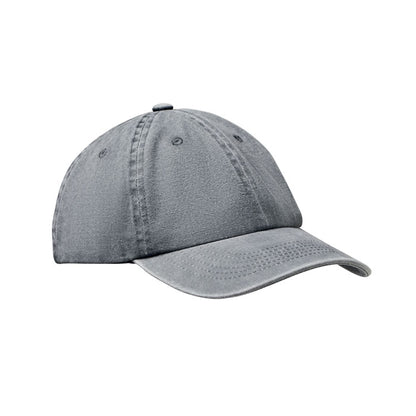 Vista lateral de gorra de beisbol gris tejido envejecido