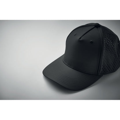 Vista superior de gorra de besibol negra con fondo gris