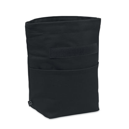 Bolsa nevera de color negro abierta con cierre de velcro