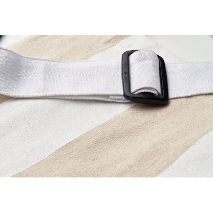 Detalle asa beige de bolsa de playa