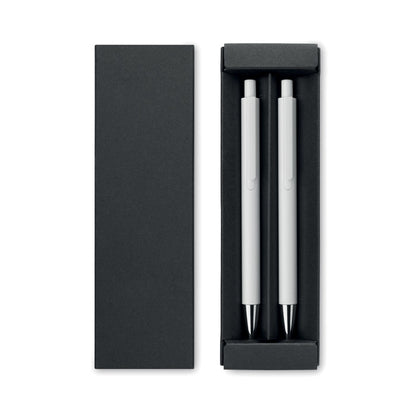 Caja abierta negra con 2 boli metálicos blancos