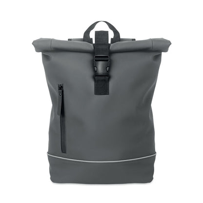 Mochila gris con cierre rolltop para portátil de 15'' con banda reflectante y bolsillo frontal impermeable con cremallera. 