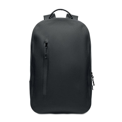 Vista de frente de mochila negra con bolsillo delantero