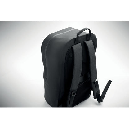 Vista trasera de mochila negra con asas rtraseras