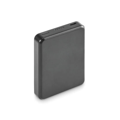 Vista frontal de power bank negra rectangular