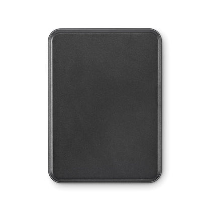 Vista frontal de power bank negra rectangular
