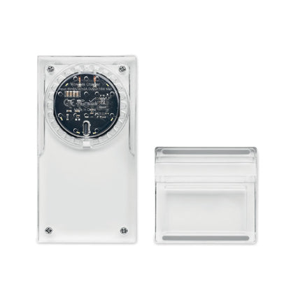 Vista trasera de soporte de móvil cargado con móvil