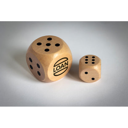 Pareja de dados de madera personalizada en una de las caras