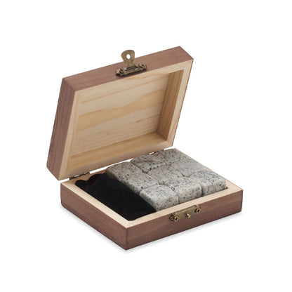 Caja de madera abierta con 9 piedras enfriadoras