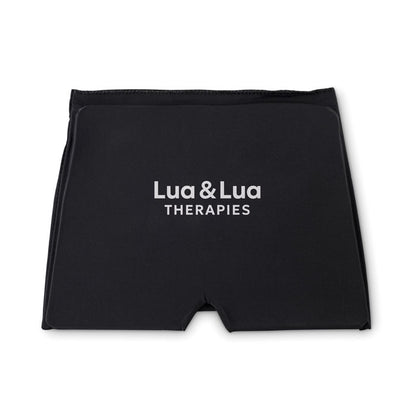 Gorro negro personalizado con un logotipo